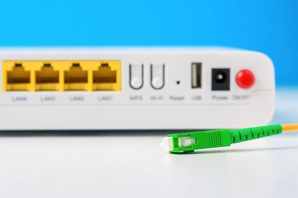 FiberPlus Επιπλέον Υπηρεσίες 4 fiber optical cable and internet wireless router o 2022 12 16 12 41 28 utc